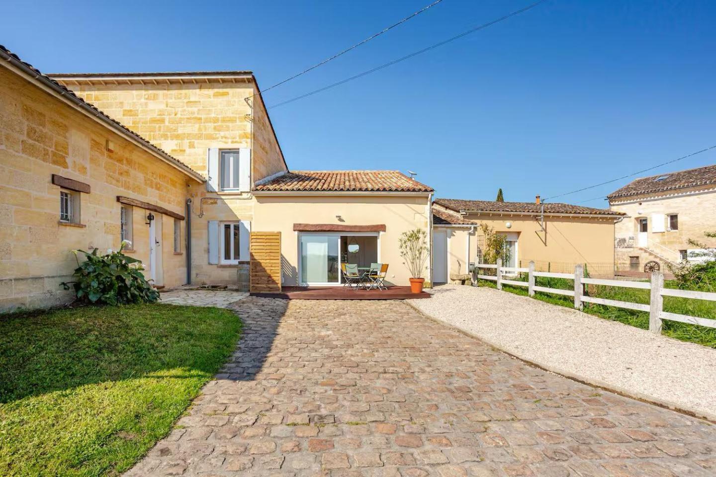 Guesthouse Les Maurins Saint-Sulpice-de-Faleyrens Екстер'єр фото